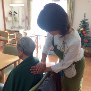 12/10高齢者ハンドマッサージ・ボランティアのご報告