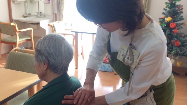 12/10高齢者ハンドマッサージ・ボランティアのご報告