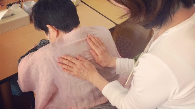 タッチケアで認知症予防！高齢者向けボランティア～ありがとうの循環