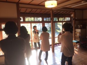 気功レッスンで”氣”を体感しました