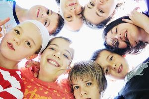 タッチケアが寝たきり予防に！運動より禁煙より？世界が証明した健康寿命の条件