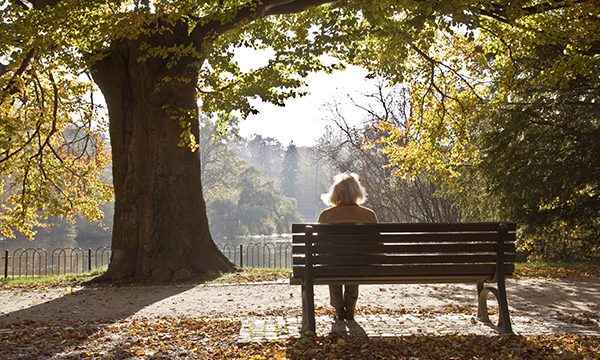 タッチケアで高血圧が下がった！高齢者向けエナジーハンドタッチ体験談